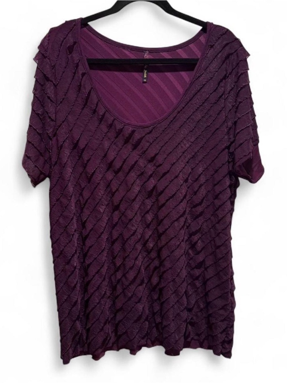 Scoop Neck Short Sleeve Tee in Plum with Textured Diagonal Ruching